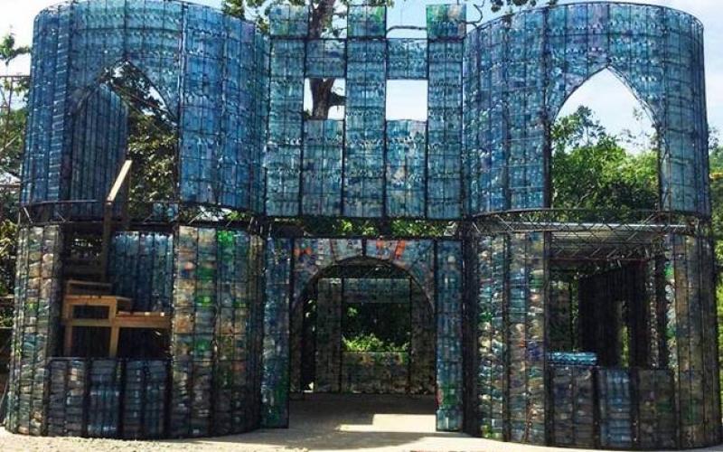 3-منازل-القوارير-البلاستيكية