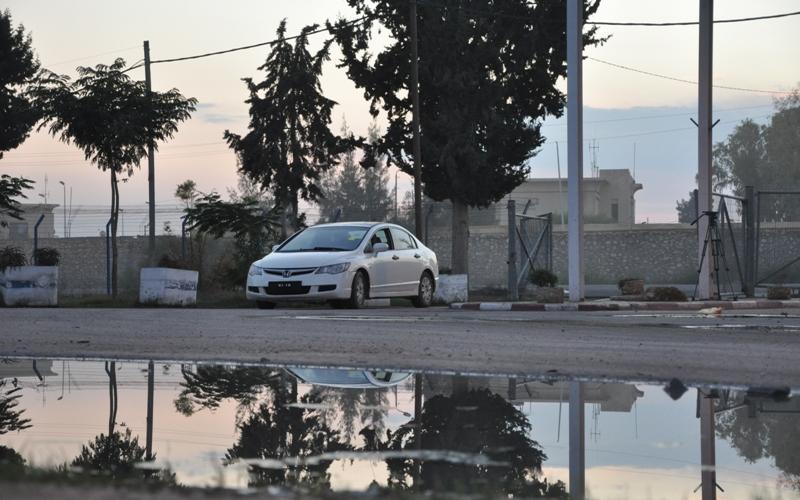 بالصور.. دفعة سيارات جديدة إلى قطاع غزة
