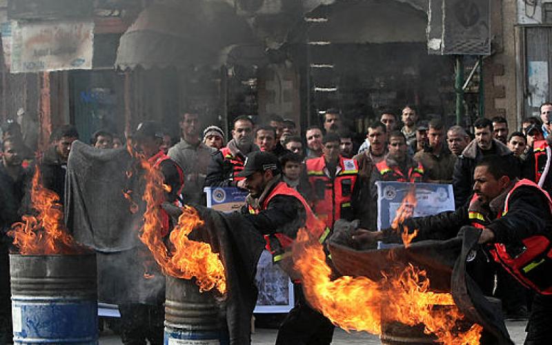 صور..الدفاع المدني يجري مناورات حية