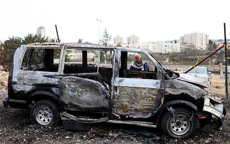 صور.. مستوطنون يحرقون سيارتين بالقدس