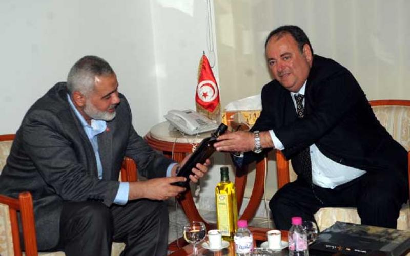 صور..بكاء ودعاء مع هنية في صفاقس التونسية