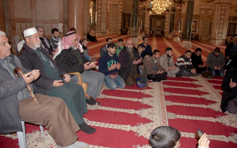 بالصور..تزايد حالات عقد القران بالأقصى