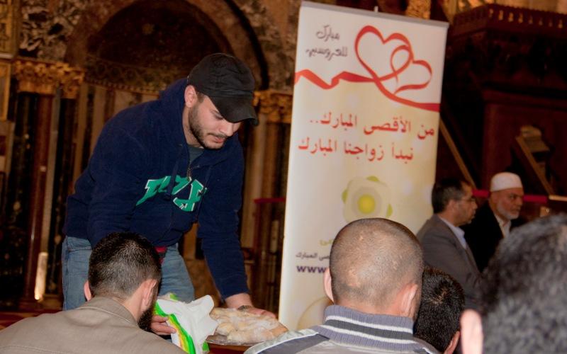 بالصور..تزايد حالات عقد القران بالأقصى