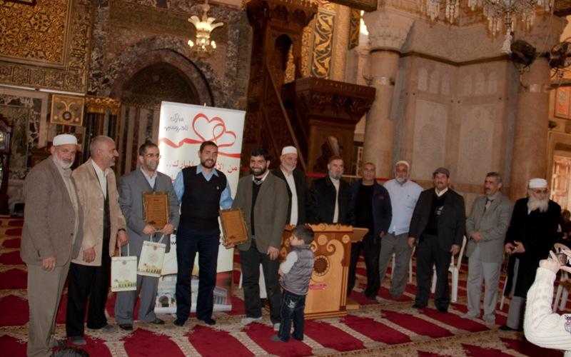بالصور..تزايد حالات عقد القران بالأقصى