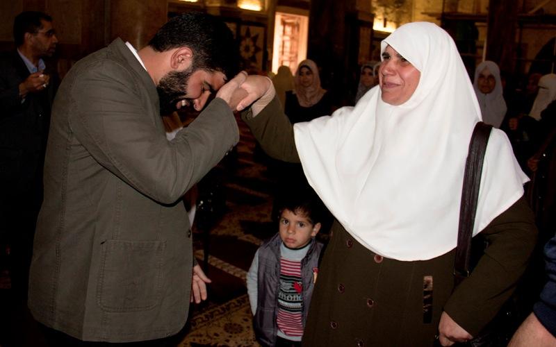 بالصور..تزايد حالات عقد القران بالأقصى