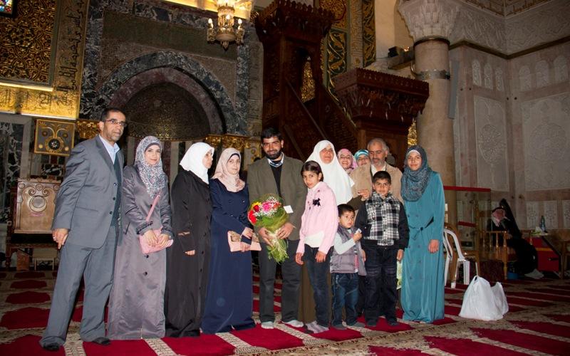 بالصور..تزايد حالات عقد القران بالأقصى