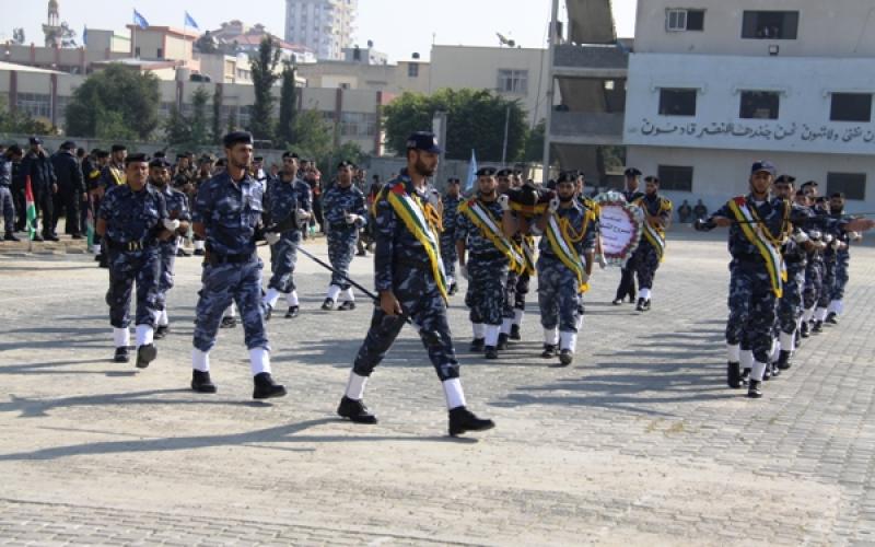 صور..الشرطة تخرج فوج "حجارة السجيل"