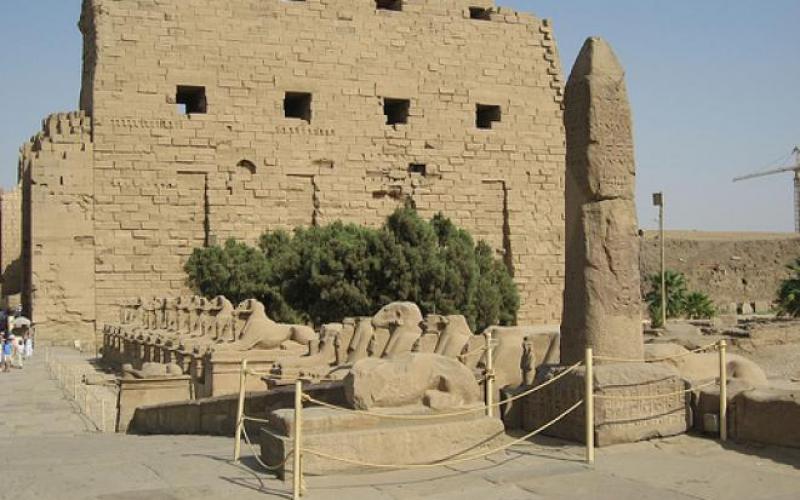صور.. رحلة إلى أم الدنيا