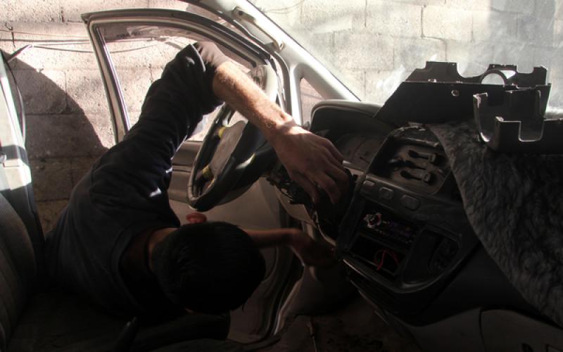 صور.. حرفة "الميكانيكا" في غزة