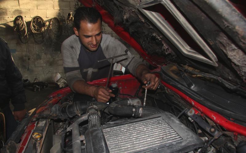صور.. حرفة "الميكانيكا" في غزة