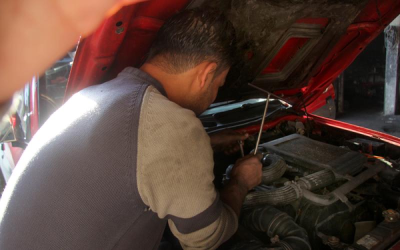 صور.. حرفة "الميكانيكا" في غزة