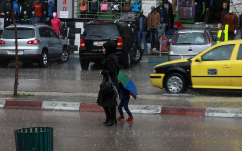 صور.. أمطار الخير تهطل على "نابلس"