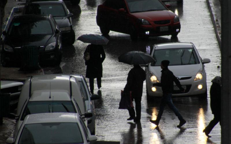 صور.. أمطار الخير تهطل على "نابلس"