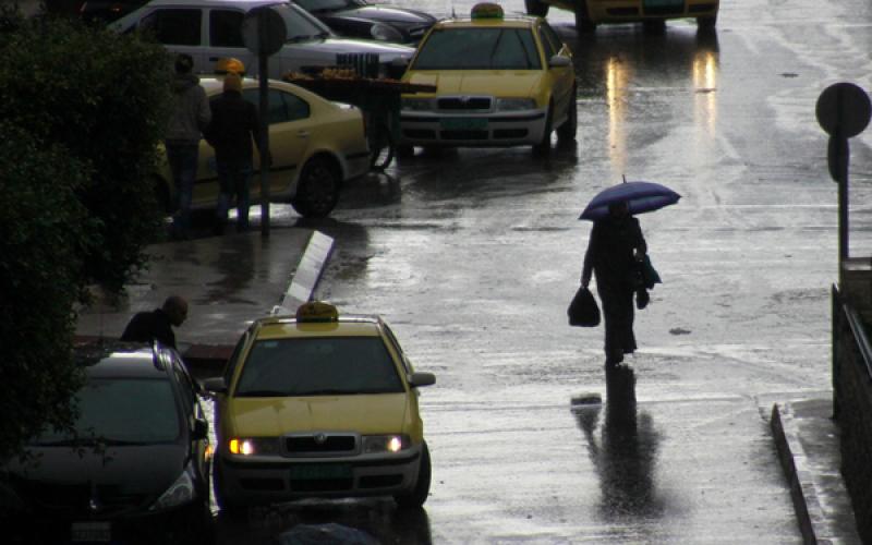 صور.. أمطار الخير تهطل على "نابلس"