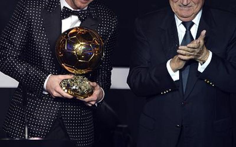 صور.. ميسي الأفضل في العالم ورونالدو يتحسر