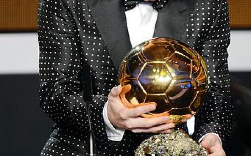 صور.. ميسي الأفضل في العالم ورونالدو يتحسر
