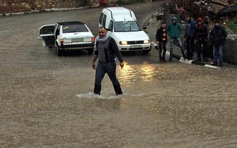 صور.. الضفة تغرق في المنخفض الجوي