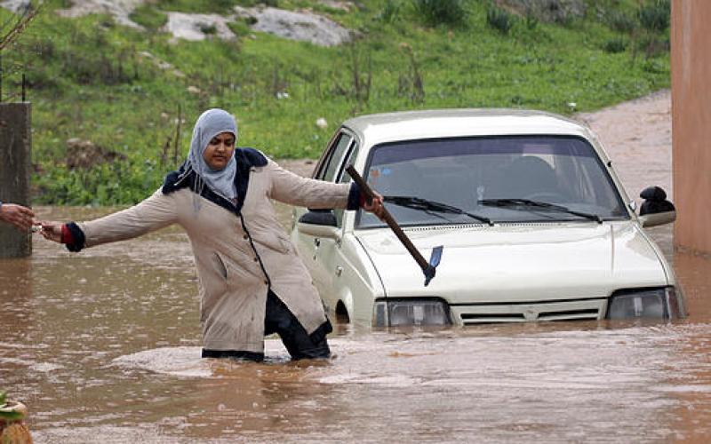 صور.. الضفة تغرق في المنخفض الجوي