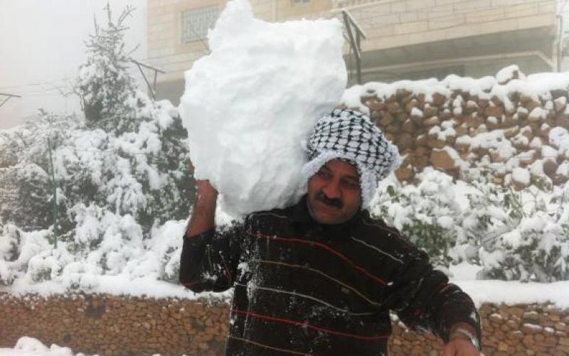 بالصور.. سوريا وغزة والرواتب حديث "الثلوج"
