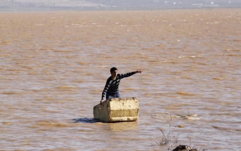 صور.. بحر الضفة الجديد