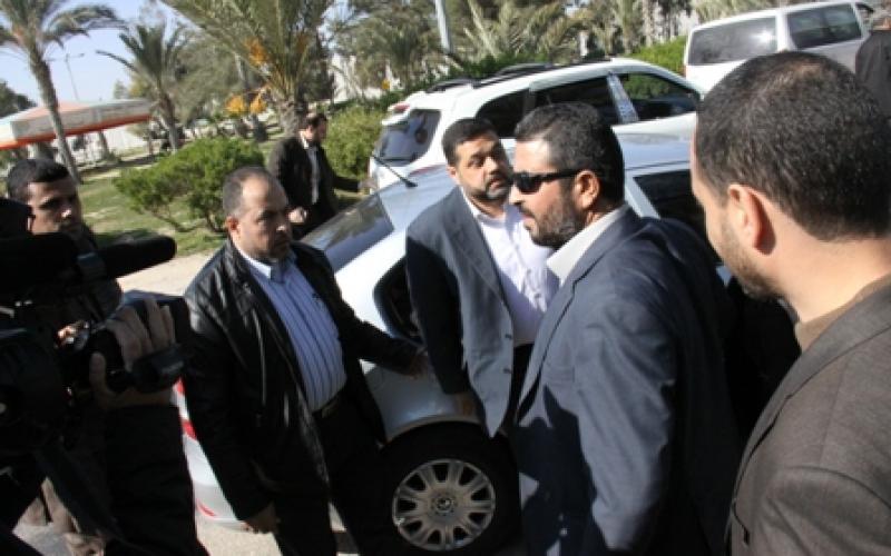 صور.. استقبال أسامة حمدان بمعبر رفح