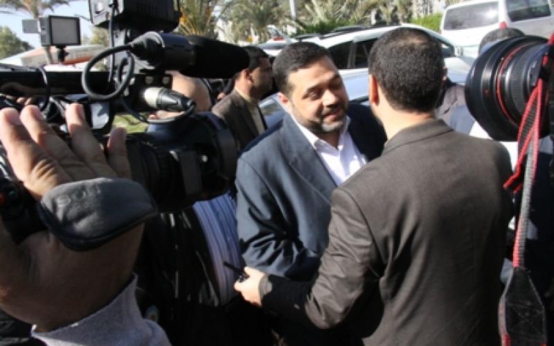 صور.. استقبال أسامة حمدان بمعبر رفح