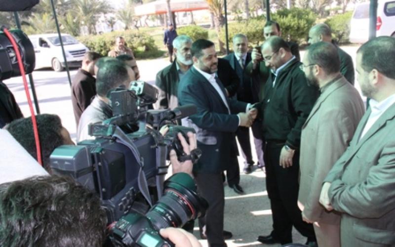 صور.. استقبال أسامة حمدان بمعبر رفح
