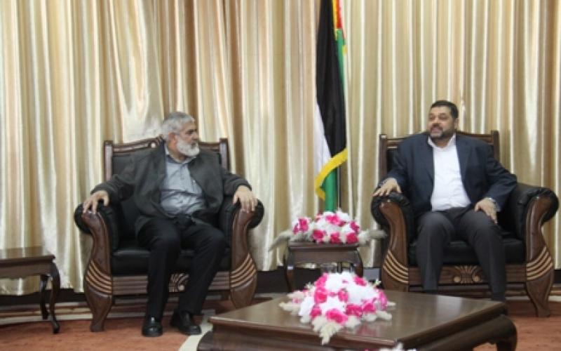 صور.. استقبال أسامة حمدان بمعبر رفح