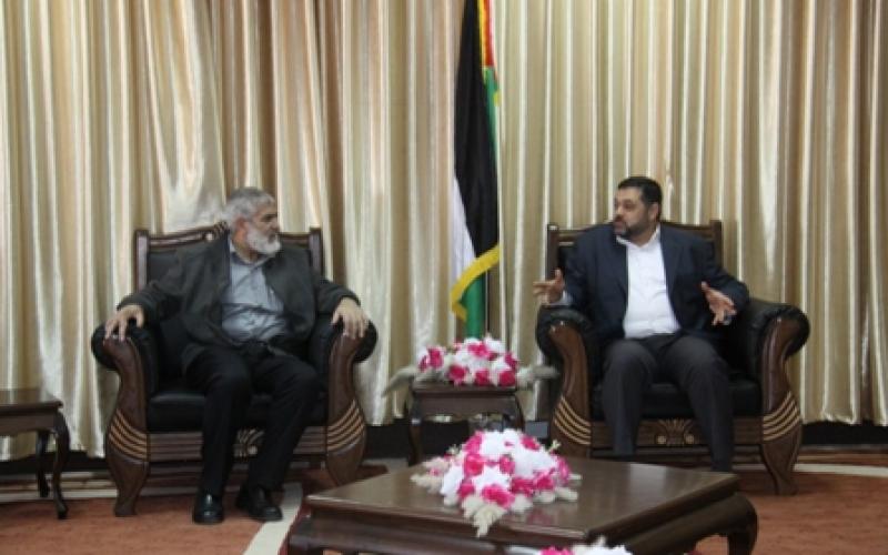صور.. استقبال أسامة حمدان بمعبر رفح