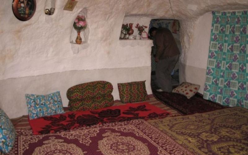 صور.. قرية إيرانية محفورة داخل الصخور