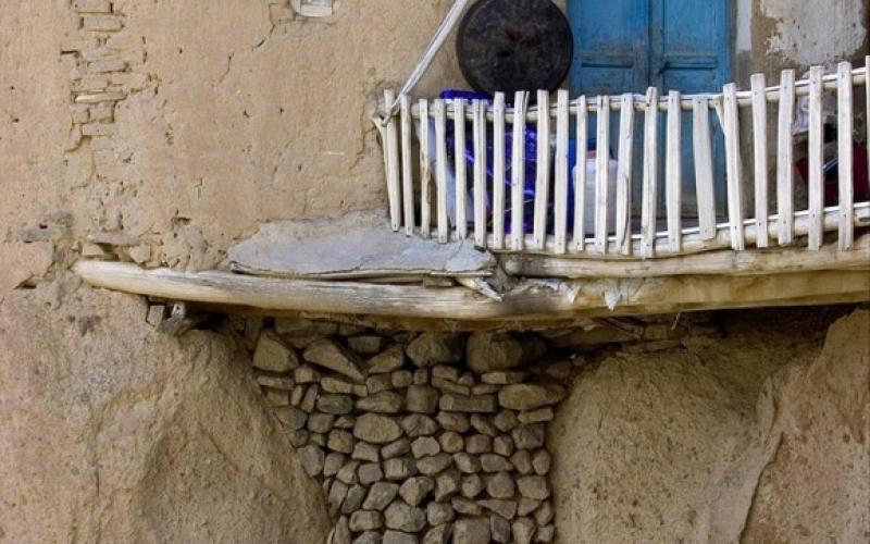 صور.. قرية إيرانية محفورة داخل الصخور