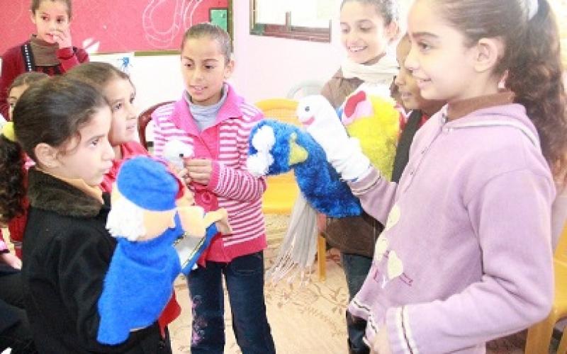 بالصور..مخيم شتوي للأطفال بخانيونس