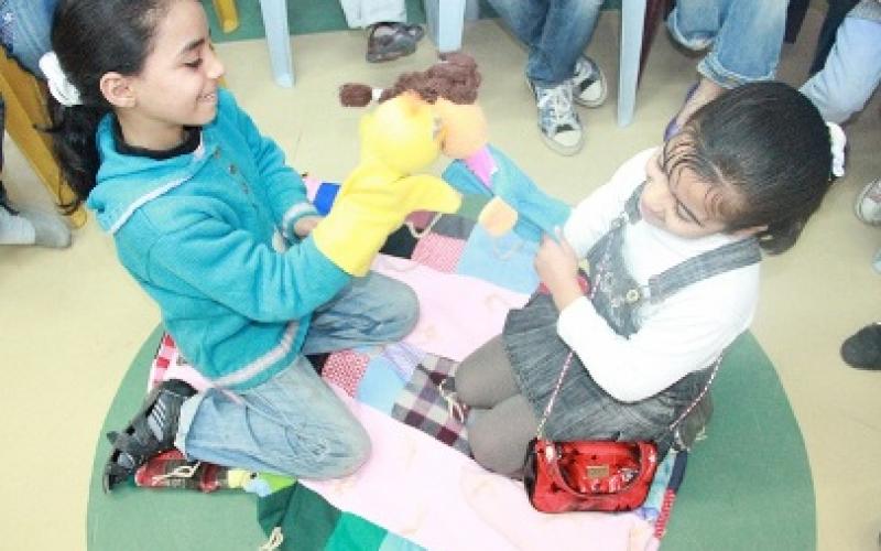 بالصور..مخيم شتوي للأطفال بخانيونس