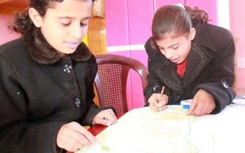 بالصور..مخيم شتوي للأطفال بخانيونس