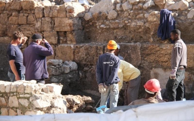 بالصور..الاحتلال يكثّف حفرياته في باب المغاربة