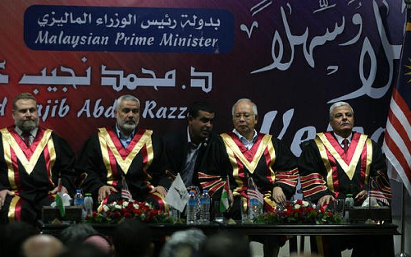 صور.. جولة رئيس وزراء ماليزيا في غزة