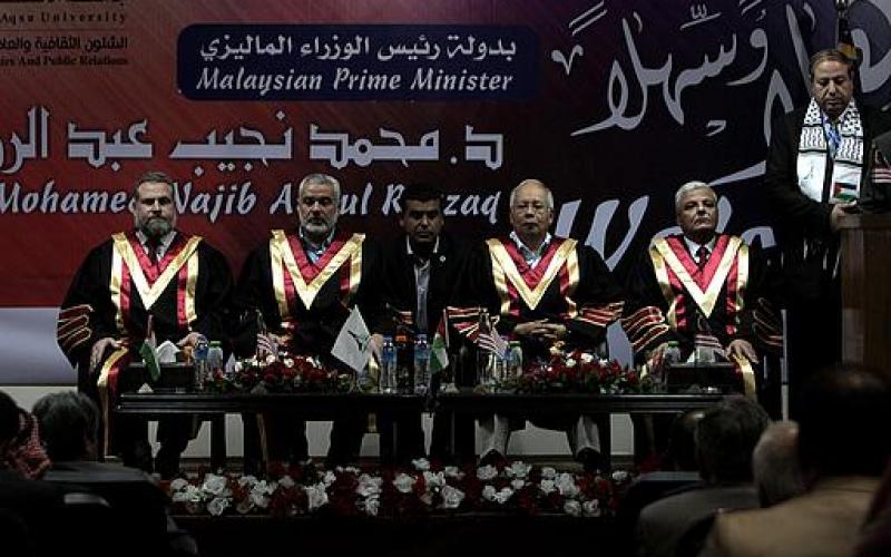 صور.. جولة رئيس وزراء ماليزيا في غزة