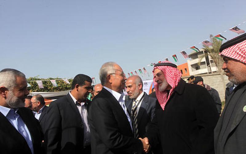 صور.. جولة رئيس وزراء ماليزيا في غزة
