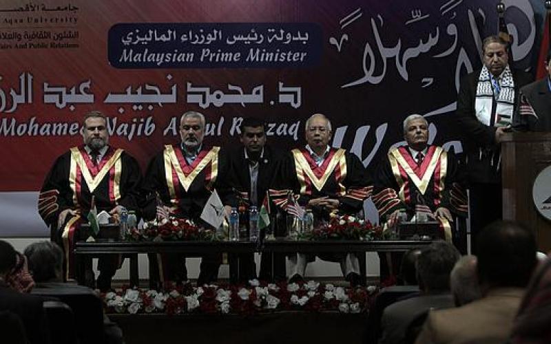 صور.. جولة رئيس وزراء ماليزيا في غزة