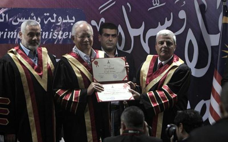 صور.. جولة رئيس وزراء ماليزيا في غزة