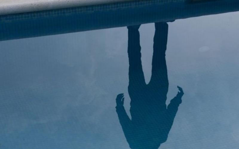 صور.. إسباني يحترف تصوير ظله