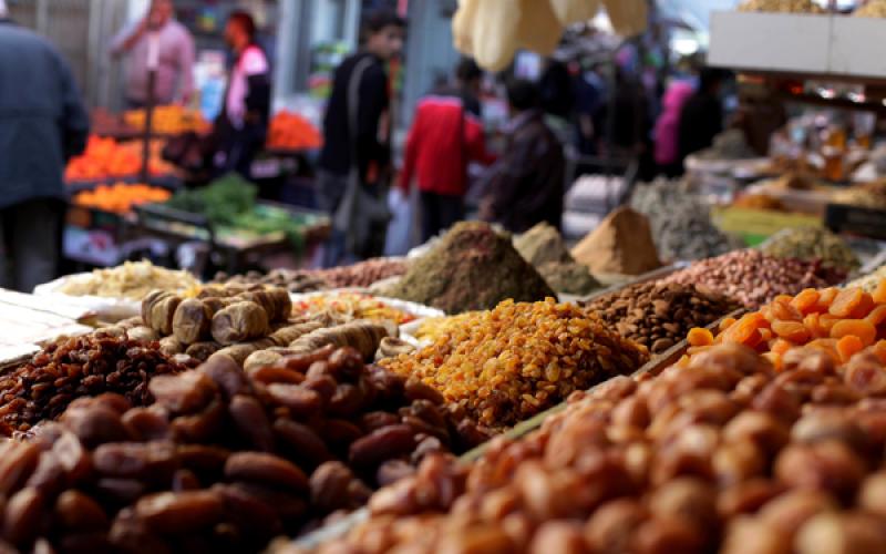 صور.. "الزاوية" أشهر أسواق غزة التاريخية