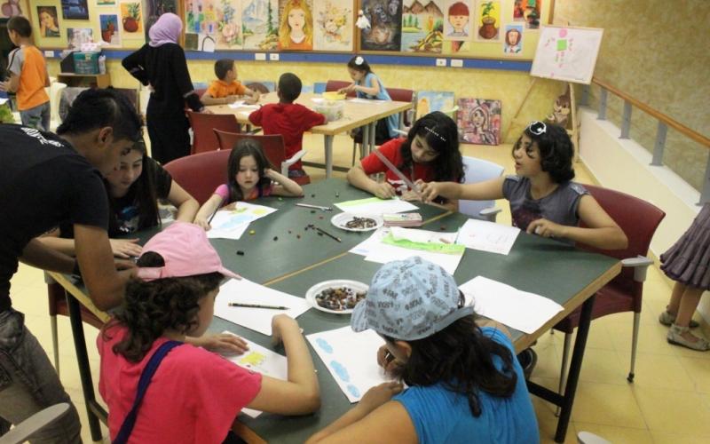 صور.. جولة في عالم الطفولة