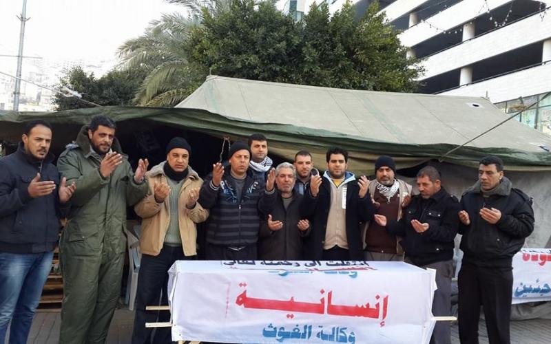 بالصور: موظفو "الوكالة" يصرون على انتزاع حقوقهم