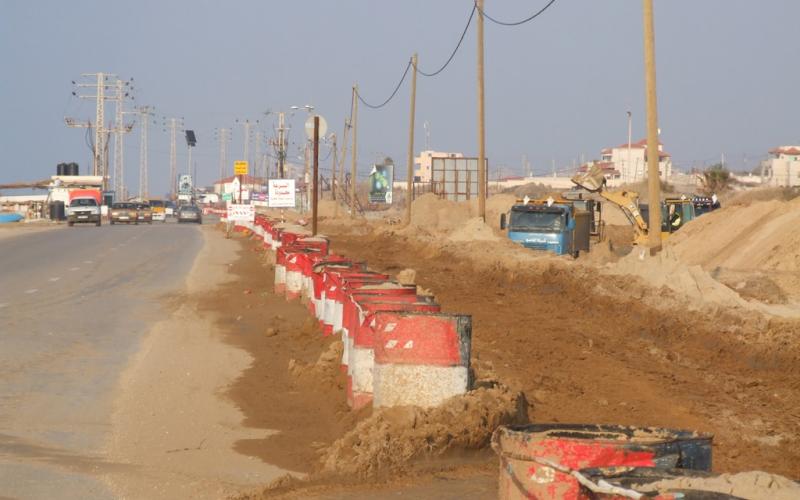 صور: عمل حثيث لتطوير شارع البحر