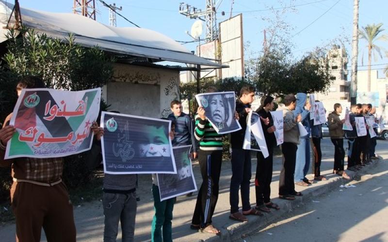 بالصور: وقفة بالوسطى تضامناً مع "اليرموك"