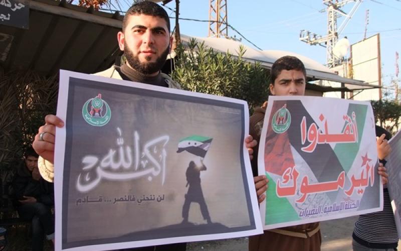 بالصور: وقفة بالوسطى تضامناً مع "اليرموك"