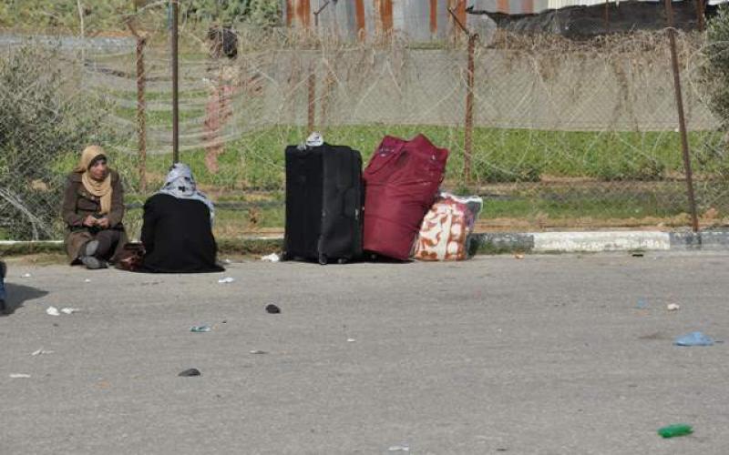 صور: معاناة الغزيين على معبر رفح مستمرة