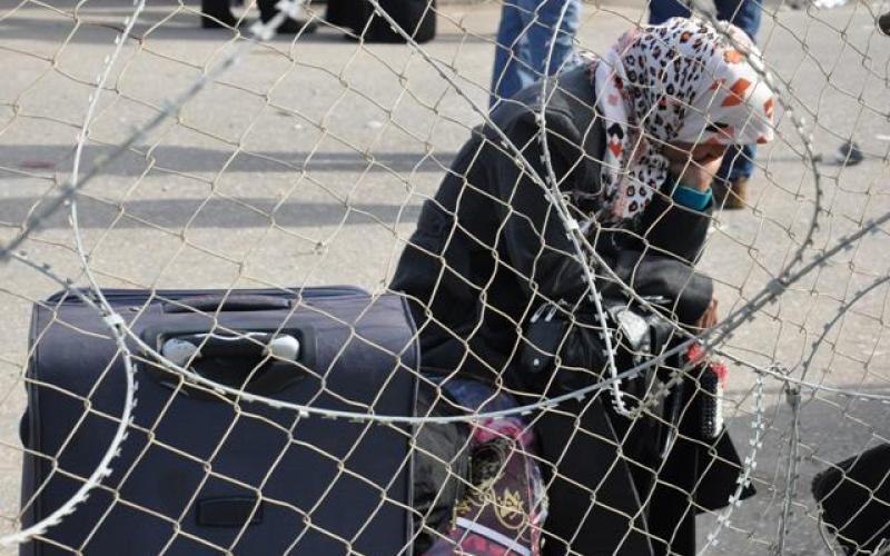 صور: معاناة الغزيين على معبر رفح مستمرة