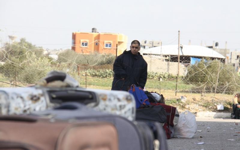 صور: معاناة الغزيين على معبر رفح مستمرة